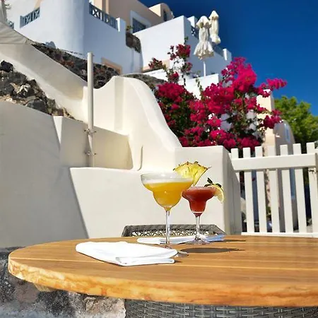 16 * Oia (Santorini)