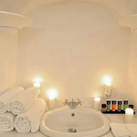 16 Albergue Oía