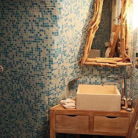 16 Albergue Oia