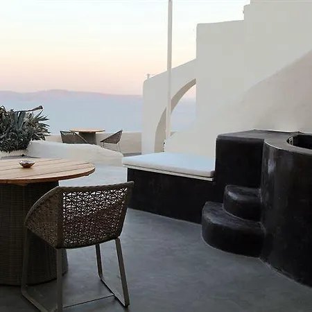 16 * Oia (Santorini)