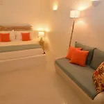 16 Hostel