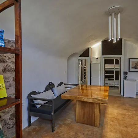 Auberge de jeunesse 16 *