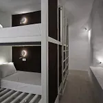 Hostal 16 *