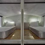 16 Hostal Oia (Santorini)